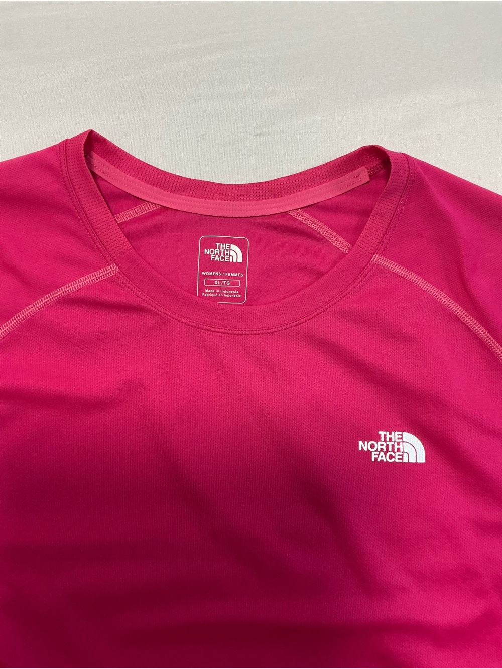 The North Face Women's Bright Pink Short Sleeve Performance Tee size XL - Picture 3 of 6